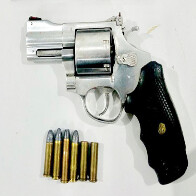 Homem reage &agrave; abordagem e &eacute; morto ap&oacute;s apontar arma para policiais na Vila Guarani em Corumb&aacute;, segundo a PM