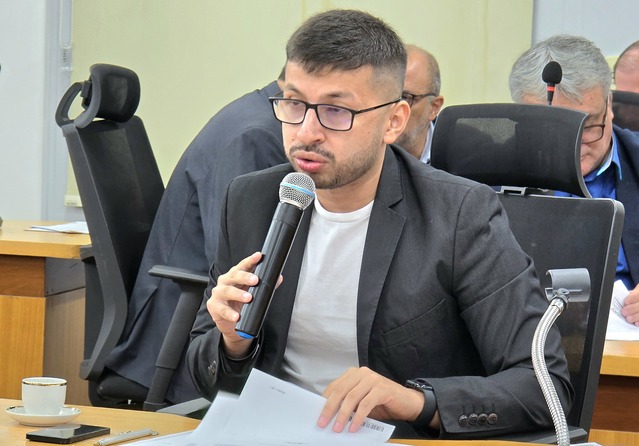 Vereador busca informa&ccedil;&otilde;es sobre cronograma de atendimento do Castram&oacute;vel em Corumb&aacute;