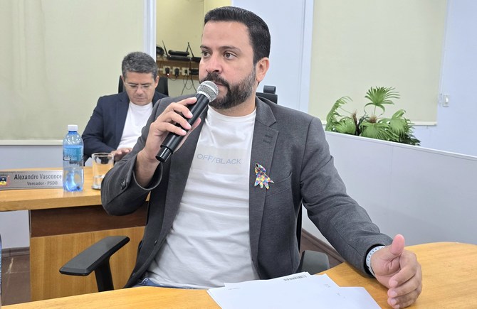 Constru&ccedil;&atilde;o de cal&ccedil;adas no entorno da Escola Almirante Tamandar&eacute; &eacute; solicitada na C&acirc;mara
