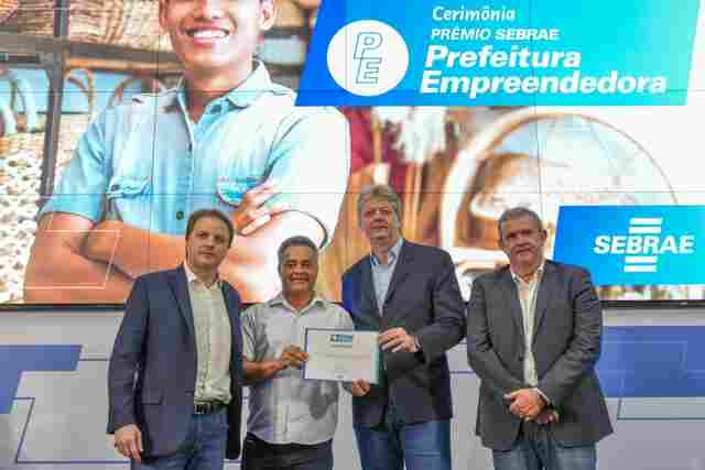 Prefeitura de Lad&aacute;rio recebe certificado de participa&ccedil;&atilde;o no Pr&ecirc;mio Sebrae Prefeitura Empreendedora
