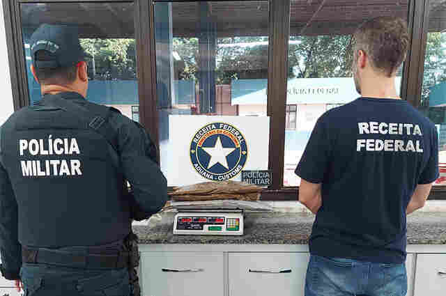 Boliviano &eacute; detido com 4 kg de maconha escondido em mala no Posto Esdras em Corumb&aacute;