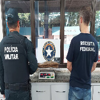 Boliviano &eacute; detido com 4 kg de maconha escondido em mala no Posto Esdras em Corumb&aacute;