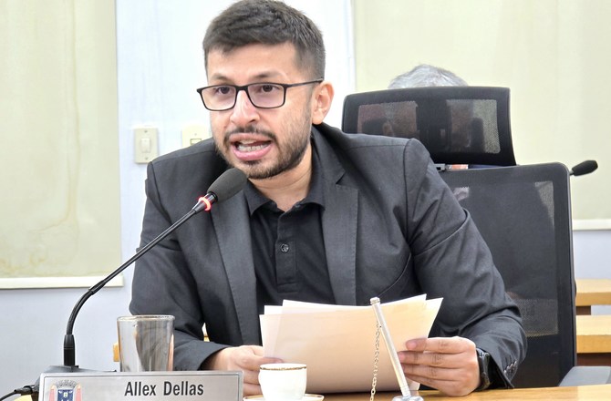 Allex Dellas pede informa&ccedil;&otilde;es sobre obras da Escola Pedro Paulo