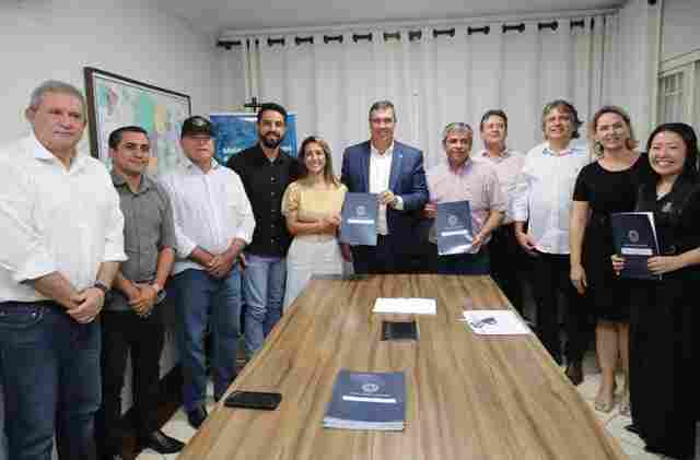 Governo participa da assinatura de emendas na sa&uacute;de que beneficiam 15 cidades