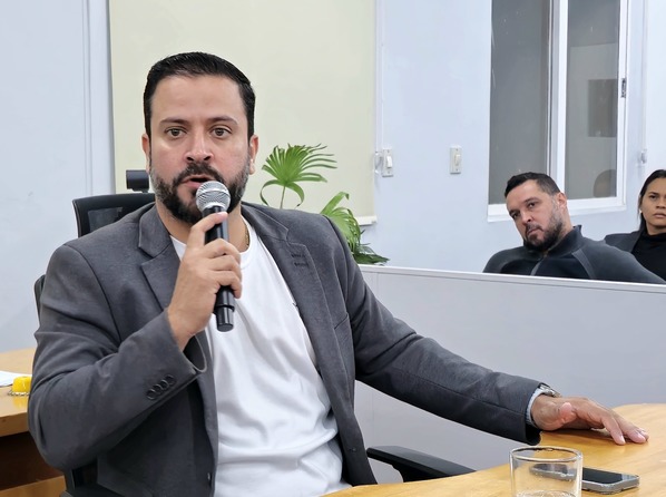 Elinho Junior cobra mutir&atilde;o de limpeza no Poliesportivo e regi&atilde;o de entorno