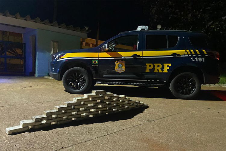 PRF apreende 46,4 kg de cocaína escondidos em estepe na BR-262