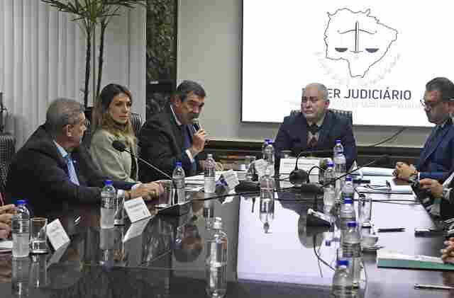 Governo do Estado, Justi&ccedil;a e munic&iacute;pios assinam termo para extin&ccedil;&atilde;o de execu&ccedil;&otilde;es fiscais