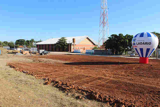 Prefeitura de Lad&aacute;rio realiza nesta manh&atilde; a assinatura da ordem de servi&ccedil;o da Pra&ccedil;a Esportiva