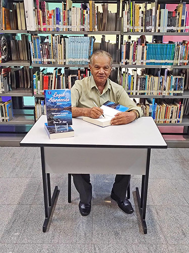Aos 84 anos, Renan Dourado lan&ccedil;a nesta sexta segundo volume de saga &eacute;pica