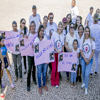 Caminhada conscientiza popula&ccedil;&atilde;o contra o feminic&iacute;dio e refor&ccedil;a canais de den&uacute;ncia