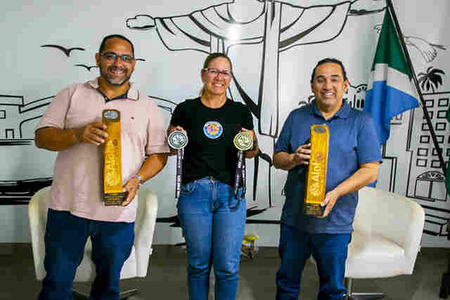 Prefeito recebe atleta de Corumb&aacute; campe&atilde; do Circuito Brasileiro de Stand Up Paddle