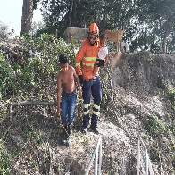 V&Iacute;DEO: Bombeiros resgatam fam&iacute;lia amea&ccedil;ada pelas queimadas no Pantanal, as margens do Rio Paraguai