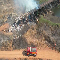 V&Iacute;DEO: Bombeiros agem r&aacute;pido para proteger pontes amea&ccedil;adas por inc&ecirc;ndios florestais no Pantanal