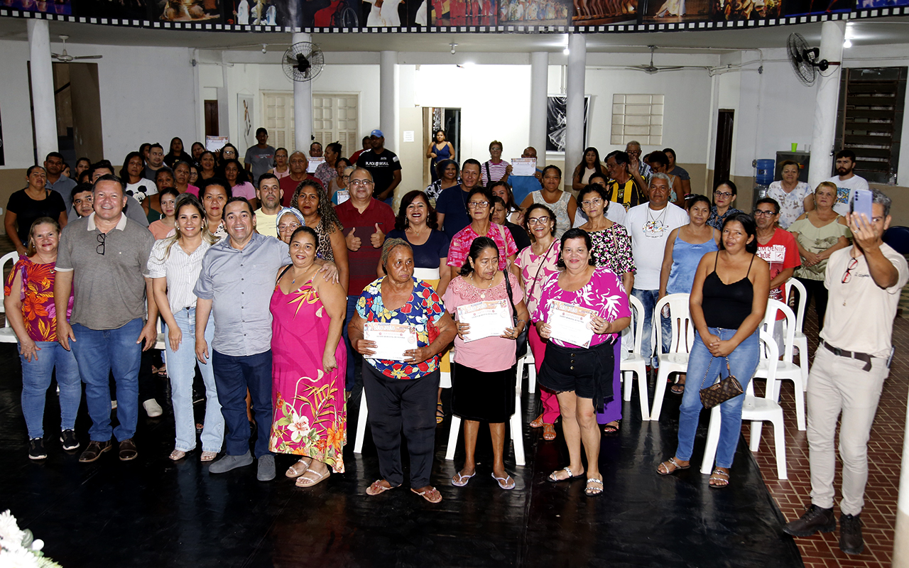 Prefeitura entrega certificação de agente cultural para 98 festeiros de São João