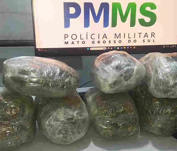 Passageiros s&atilde;o detidos pela PM com 3,7 kg de maconha em tentativa de levar a droga de Corumb&aacute; para Campo Grande