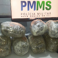 Passageiros s&atilde;o detidos pela PM com 3,7 kg de maconha em tentativa de levar a droga de Corumb&aacute; para Campo Grande