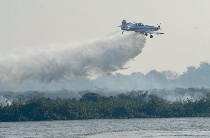 Por terra, rio e ar: Governo de MS mobiliza v&aacute;rias frentes no Pantanal em a&ccedil;&otilde;es contra o fogo