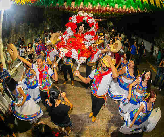 Arraial do Banho de S&atilde;o Jo&atilde;o consolida for&ccedil;a popular da festa e exalta festeiros