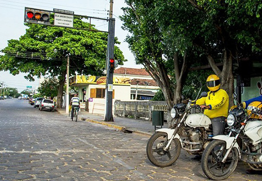 Credenciamento para outorga de 30 autoriza&ccedil;&otilde;es para servi&ccedil;o de motot&aacute;xi vai at&eacute; julho