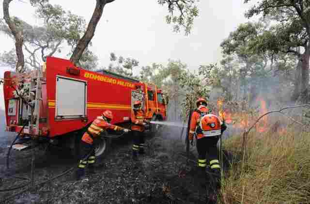 Combate aos inc&ecirc;ndios florestais no Pantanal conta com &lsquo;refor&ccedil;o&rsquo; de garoa e queda na temperatura