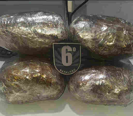 Mulher &eacute; detida como mais de 2kg de maconha em ve&iacute;culo de &ldquo;carona amiga&rdquo;