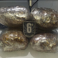 Mulher &eacute; detida como mais de 2kg de maconha em ve&iacute;culo de &ldquo;carona amiga&rdquo;