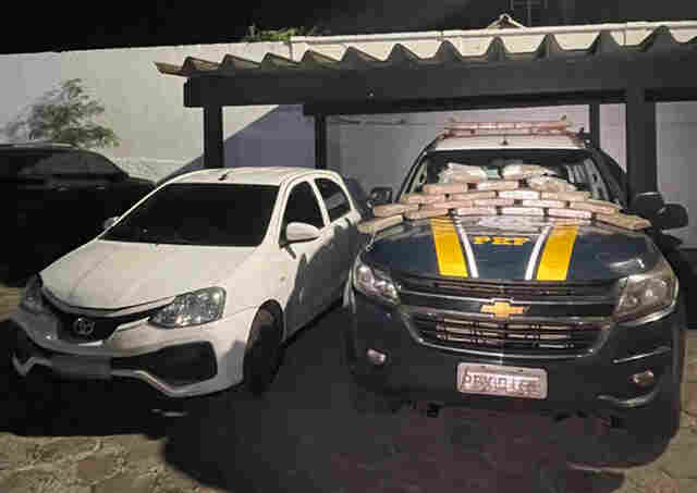 PRF apreende 20,3 kg de maconha em suposto carro que realizava transportes de passageiros em Corumb&aacute; 