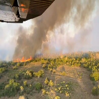 Inc&ecirc;ndio que teve in&iacute;cio em caminh&atilde;o atolado se alastra e mobiliza equipes no Pantanal