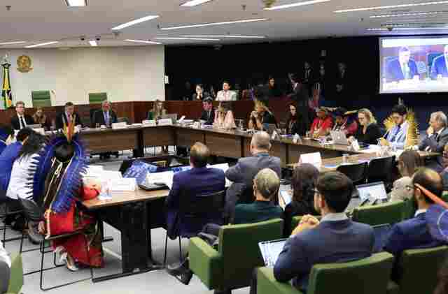 Representando F&oacute;rum de governadores, Riedel quer di&aacute;logo e paz para resolver quest&atilde;o fundi&aacute;ria