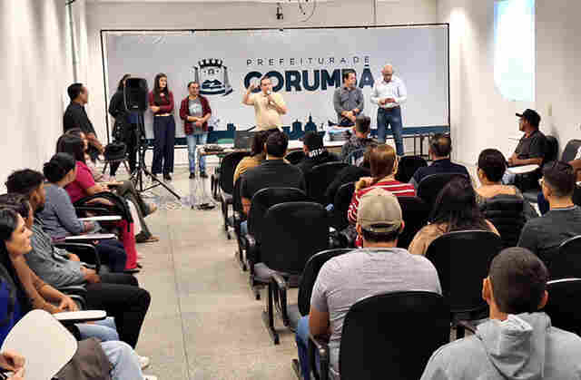 Prefeito empossa 43 aprovados no Concurso P&uacute;blico de Provas e T&iacute;tulos 2024 da Prefeitura 
