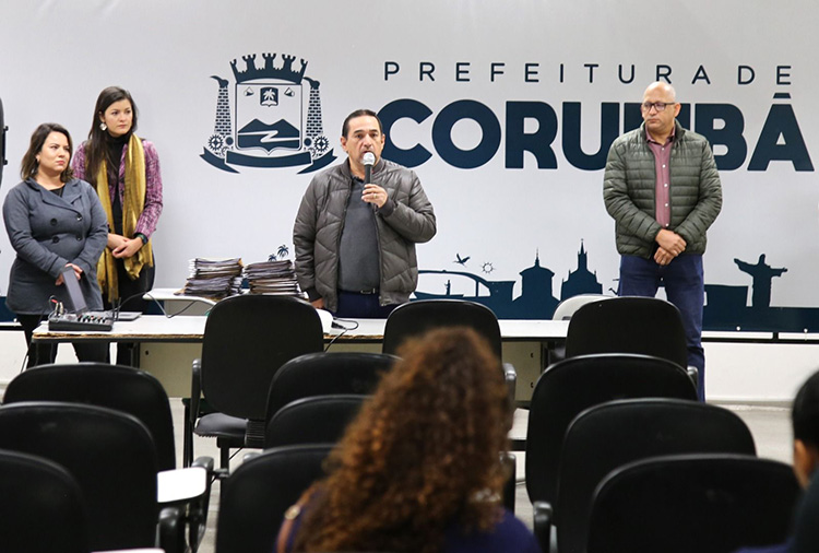 Mais 42 aprovados em concurso s&atilde;o empossados pelo prefeito Marcelo Iunes