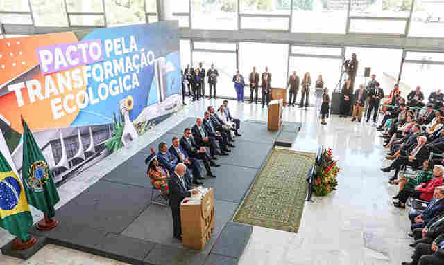 Chefes de Poderes assinam pacto sobre transforma&ccedil;&atilde;o ecol&oacute;gica