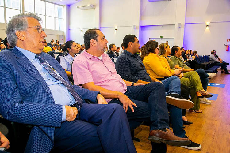 Prefeito Marcelo Iunes participa de inaugura&ccedil;&atilde;o da sede da Unicesumar em Corumb&aacute;
