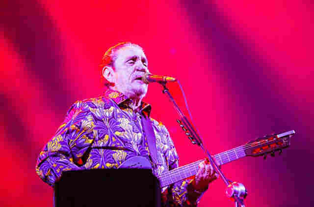 Z&eacute; Ramalho aquece cora&ccedil;&otilde;es em noite fria no Festival de Inverno de Bonito