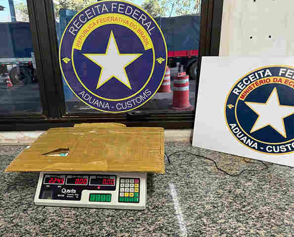 Opera&ccedil;&atilde;o conjunta de fiscaliza&ccedil;&atilde;o apreende duas toneladas e meia de mercadorias contrabandeadas e 2,245 kg de pasta base