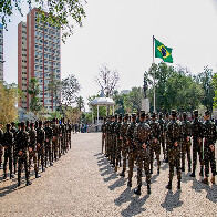Hasteamento do Pavilh&atilde;o Nacional no Jardim da Independ&ecirc;ncia abre Semana da P&aacute;tria em Corumb&aacute;