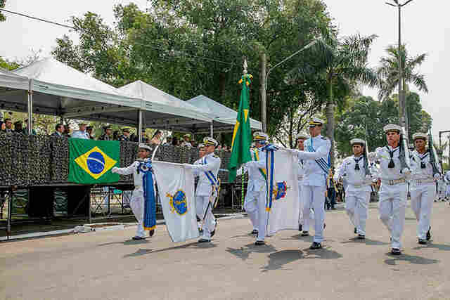 Solenidade e desfile c&iacute;vico-militar marcam celebra&ccedil;&atilde;o do 7 de Setembro em Corumb&aacute;