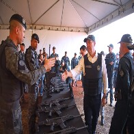 Garantindo a seguran&ccedil;a p&uacute;blica, Governo de MS entrega novos fuzis paras pol&iacute;cias Militar e Civil
