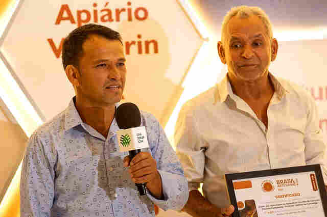 Pequeno produtor de Corumb&aacute; ganha  Pr&ecirc;mio Brasil Artesanal de Mel da CNA