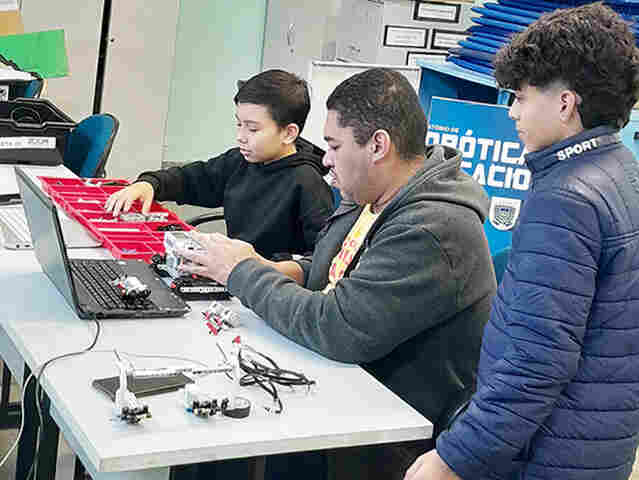 Estudantes da REE de Corumb&aacute; s&atilde;o medalhistas de Prata na Olimp&iacute;ada Brasileira de Rob&oacute;tica 2024