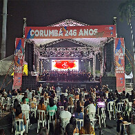 Concerto emociona p&uacute;blico na celebra&ccedil;&atilde;o dos 246 anos de Corumb&aacute;; shows sertanejos s&atilde;o atra&ccedil;&otilde;es de hoje