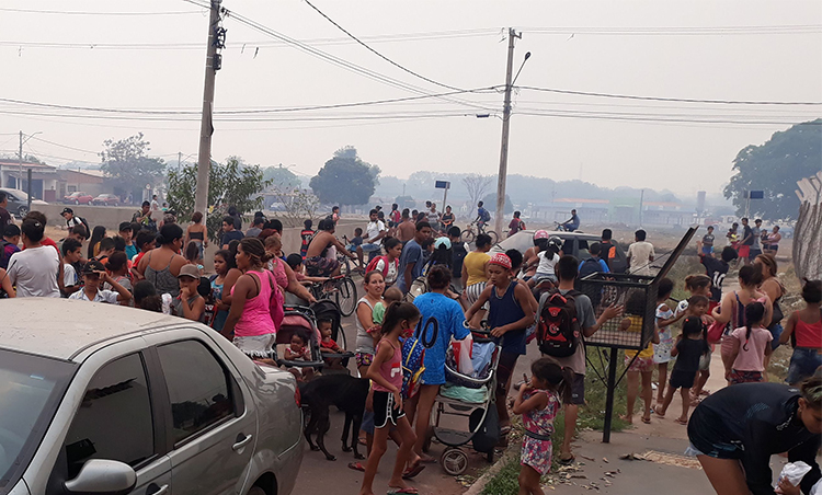 Corumbaenses festejam Cosme e Dami&atilde;o com distribui&ccedil;&atilde;o de doces para crian&ccedil;as e adolescentes 