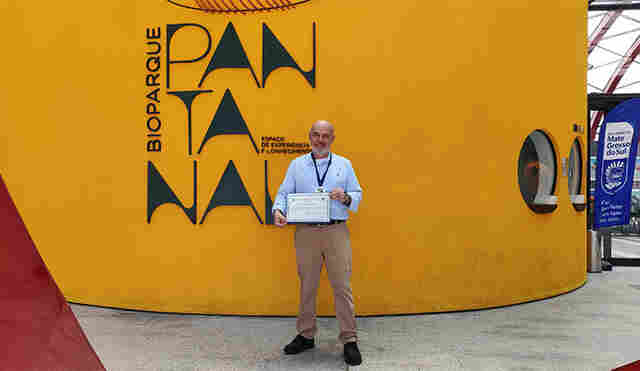 Bi&oacute;logo, especialista em fotografia ambiental, recebe homenagem durante evento do CRBio, no Bioparque Pantanal
