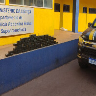 Caminhoneiro &eacute; detido pela PRF com 51 Kg de coca&iacute;na em Corumb&aacute;