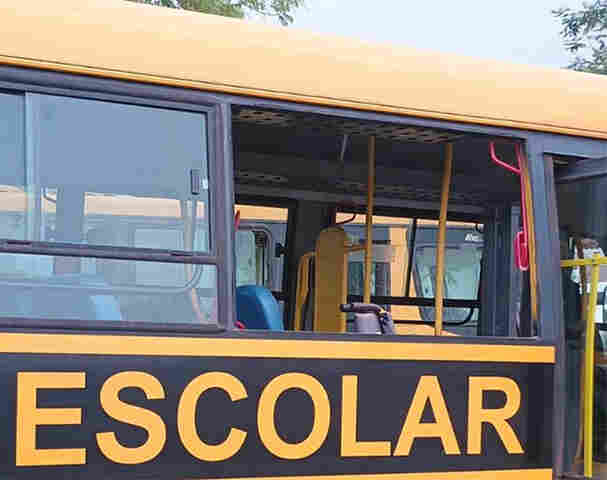 Atos de Vandalismo Danificam &Ocirc;nibus Escolar da REME e da APAE em Lad&aacute;rio