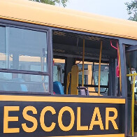 Atos de Vandalismo Danificam &Ocirc;nibus Escolar da REME e da APAE em Lad&aacute;rio