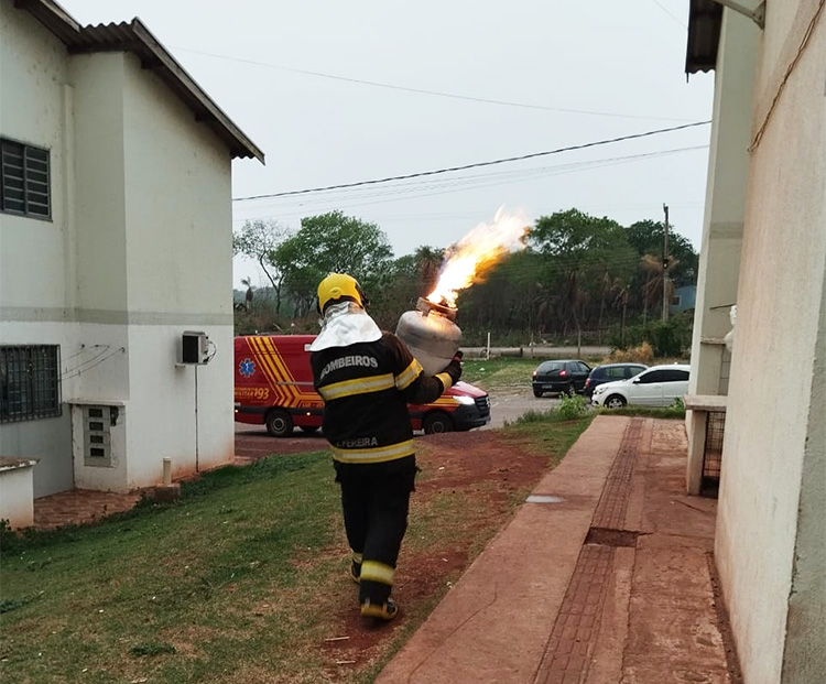 Idosa tem mal s&uacute;bito ap&oacute;s inalar fuma&ccedil;a por vazamento de botij&atilde;o de g&aacute;s em Corumb&aacute;