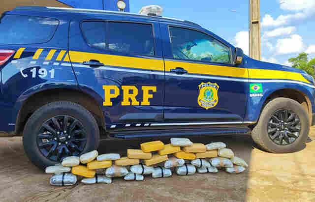 Caminhoneiro boliviano &eacute; detido pela PRF com 25 Kg de maconha e skunk 