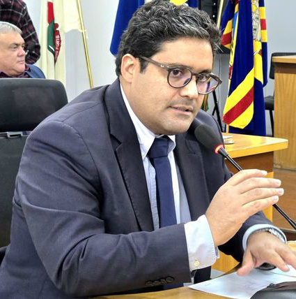 Chic&atilde;o critica valores de passagens e volta a cobrar fim do monop&oacute;lio