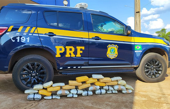 Caminhoneiro boliviano é detido pela PRF com 25 Kg de maconha e skunk